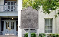 Clay County Courthouse historical marker