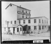 [Photograph of Modern Flour Mills owners and employees, Macon, Bibb County, Georgia, between 1910 and 1920]