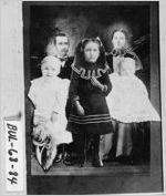 [Composite photograph of the Hodges family, Bulloch County, Georgia, 1904]