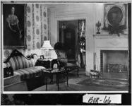 [Photograph of the interior of Bellevue Plantation house, Burke County, Georgia, between 1960 and 1979]