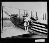 [Photograph of Evelyn Epps and her father Ben Epps, Sr., Clarke County, Georgia, 1924 May 30]