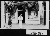 [Photograph of Hodges' Drugstore curb service, Marietta, Cobb County, Georgia, 1937]