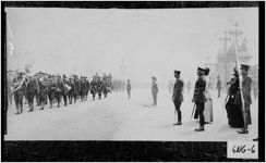 [Photograph of American troops in London, England, between 1917 and 1921]
