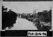 [Photograph of stern wheel river boat on river, Rome, Floyd County, Georgia, ca. 1915]