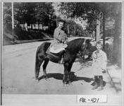 [Photograph of Carolyn Crane and Robert Lowery Nicolson, Atlanta, Fulton County, Georgia, 1906 Oct. 12]