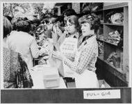 [Photograph of curb market, Atlanta, Fulton County, Georgia, 1975 or 1976]