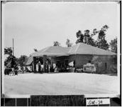 [Photograph of P. H. Gazaway Groceries and Sinclair Service Station, Calhoun, Gordon County, Georgia, ca. 194-]