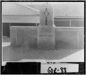 [Photograph of war memorial, Calhoun, Gordon County, Georgia, 1976]
