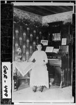 [Photograph of parlor organ, Gordon County, Georgia, 1905-1910]