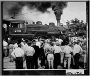 [Photograph of a crowd viewing steam locomotive No. 209 before retirement, Gainesville Hall County, Georgia, 1959 Sept. 19]