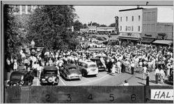[Photograph of a crowd listening to music at the fiddlers' convention, Gainesville, Hall County, Georgia, 1951]
