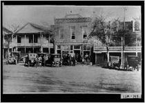 [Photograph of town square, Dahlonega, Lumpkin County, Georgia, 192-]