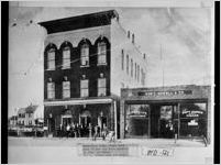 Knox-Neal Building About 1910. Post Office was located in this building Doctor C Gibson home is on the left