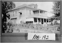 [Photograph of Clyde Holden home, Clayton, Rabun County, Georgia, ca. 1920]