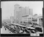 [Photograph of view of Broad Street with the Confederate Monument, Augusta, Richmond County, Georgia, 193-]