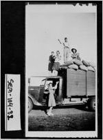 [Photograph of Irene Dozier and Millie Trulock with peanuts being brought to town, Seminole County, Georgia, 1941 Nov. 10 ]