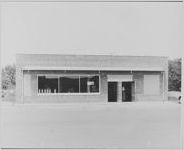 Unidentified commercial building, Reynolds, Georgia. Exterior view