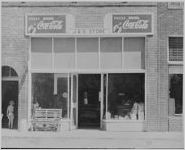 J & G Store, Reynolds, Georgia. Exterior view