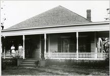 2595 Ingleside Avenue, circa 1910