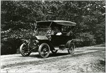 Automobile: circa 1915