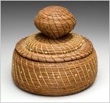 Lidded basket (pine needle)