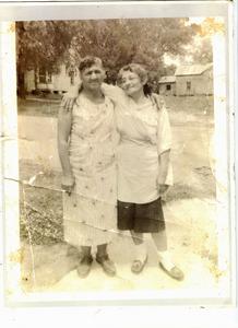 Photograph of Hattie Devereaux Hawkins and Susie Devereaux Byrd, Milledgeville, Georgia, 1940-1949