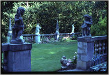 Howell-McDowell House gardens