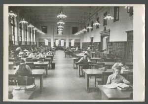 Library - Students studying in Candler library