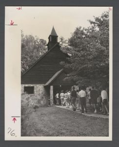 Freshman camp - Students walking into Camp Glisson Chapel