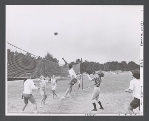 Freshman camp - Students playing volleyball