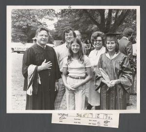 Faculty and staff, groups - Family portrait at commencement