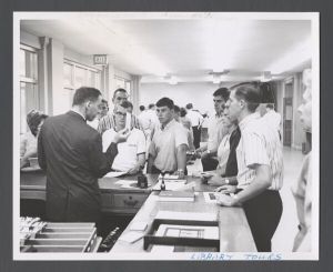 Freshman camp - Students at circulation desk