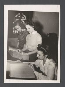 Students, groups, 1940s-1950s - Eleanor Eckford, Lee Rees, and Frances Wisenien