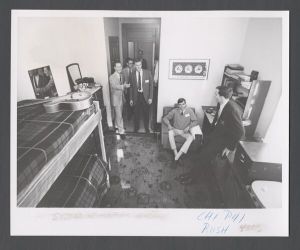Freshman camp - Students being introduced to a dorm room