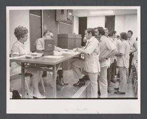 School of Dentistry - Students registering for classes