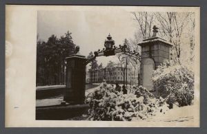 Unusual weather on campus - Snow on the Emory gates