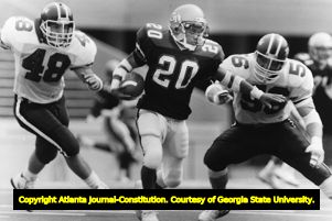 Maryland players close in on Georgia Tech's Jerry Mays, 1989