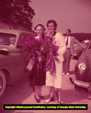 Dorothy Kirby with her mother after winning the Women's National Amateur title, 1951