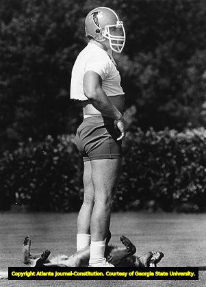 Atlanta Falcon Don Smith on the practice field, 1982