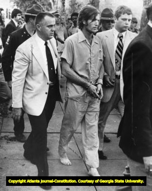 Agent Ron Angel with "The Casanova Killer" Paul John Knowles after being captured, 1974