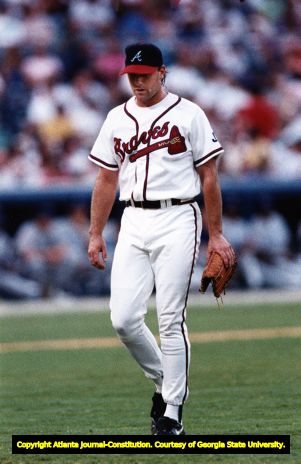 Atlanta Braves' Pete Smith being pulled from the game, 1991