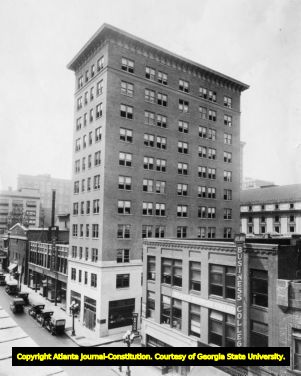 McGlawn-Bowan Standard Building near the Rialto Theater in the Fairlie-Poplar district, circa 1930s