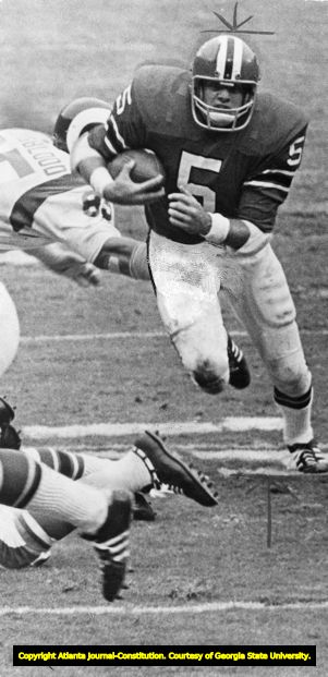 Harmon Wages of the Atlanta Falcons in action against the Los Angeles Rams, circa 1972