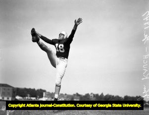 Bulldogs' quarterback Johnny Rauch during practice, 1946