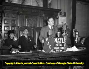 Governor M. E. Thompson addressing the state capitol, 1947