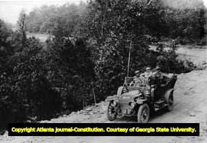 Participants driving over Kings Mountain during the Good Roads Tour, 1910