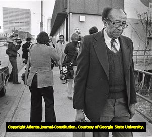 Homer Williams leaving the courthouse of his son Wayne William's murder trial, 1982
