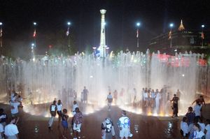 Fountain of Rings in the Centennial Olympic Park, during the 1996 Olympics closing ceremony, Atlanta, Georgia, August 4, 1996.