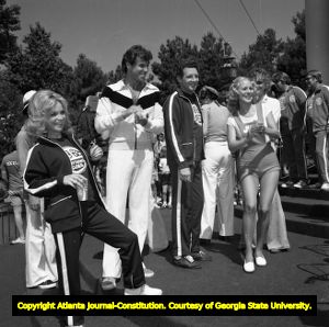 Barbara Mandrell, Bill Boggs, Billy Lee Lewis, and Judy Abercrombie (cast of All Star Anything Goes) at Six Flags, Austell, Georgia, June 24, 1977.