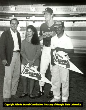 Atlanta Braves Dale Murphy poses with IBM's Tom Smith and two middle school students, Emily Reagan and Marcus Twyman, Atlanta, Georgia, May 1988.